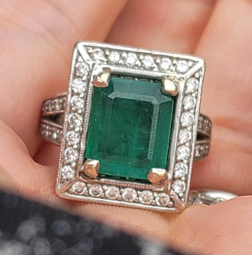 18k Emerald Diamond Ring
